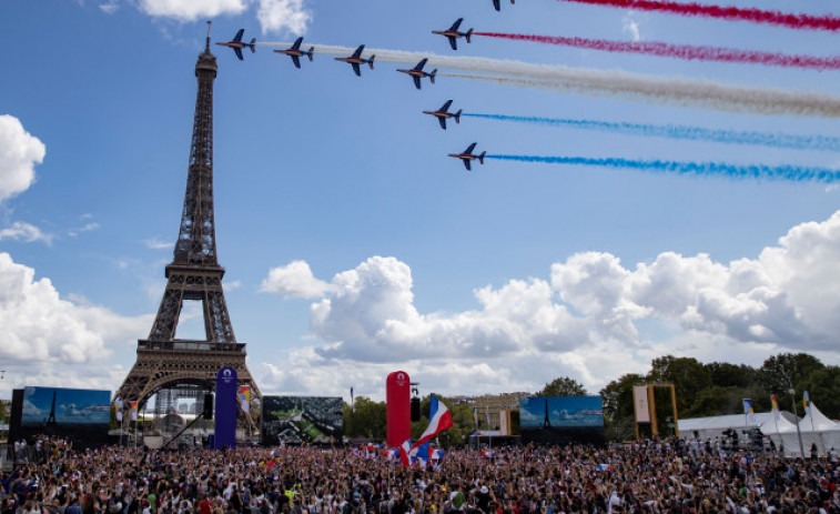 París recoge la antorcha de Tokio para organizar los Juegos de la nueva era