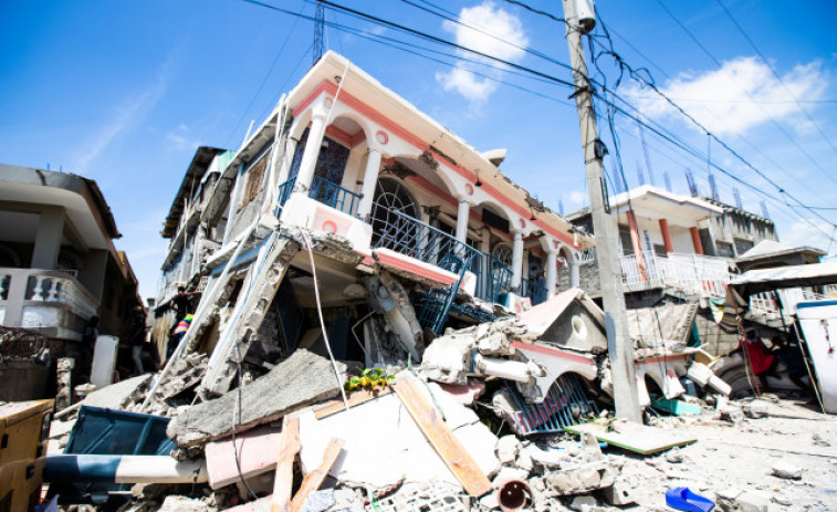 España ofrece su ayuda a Haití, después de un terremoto que deja más de 300 muertos