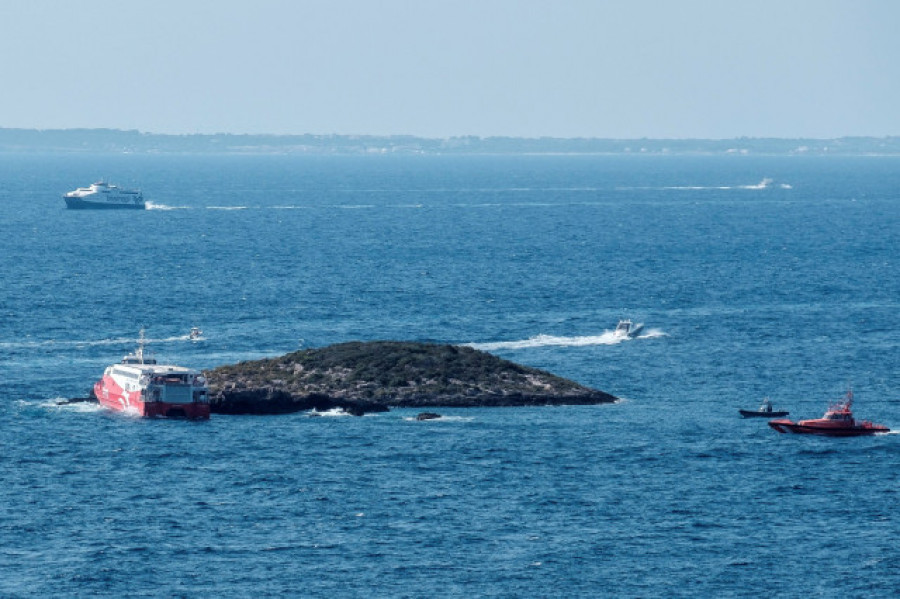 Más de 20 heridos, entre ellos un niño grave, al encallar un ferry en un islote entre Ibiza y Formentera