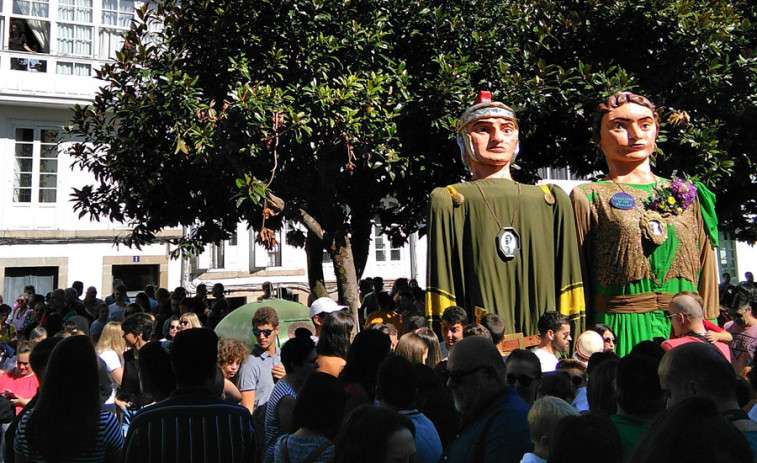 Pontedeume festeja las Peras con exposición de mómaros, orquestas y varias actitidades