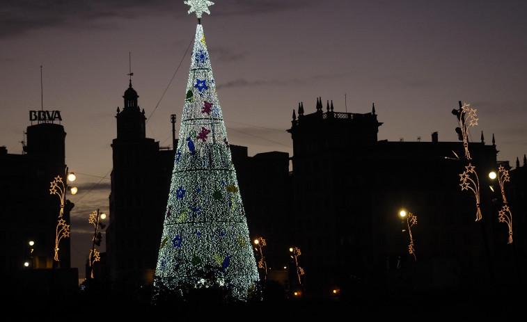 El Concello adjudica por dos años la instalación y retirada de la iluminación de Navidad