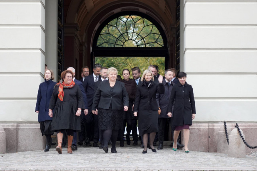 Noruega cambia de Gobierno en un día empañado por el ataque de Kongsberg