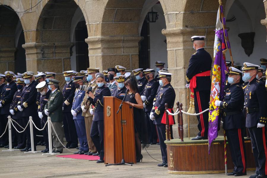 El cuartel de Dolores celebra sus 250 años de historia con la entrega de la bandera Coronela