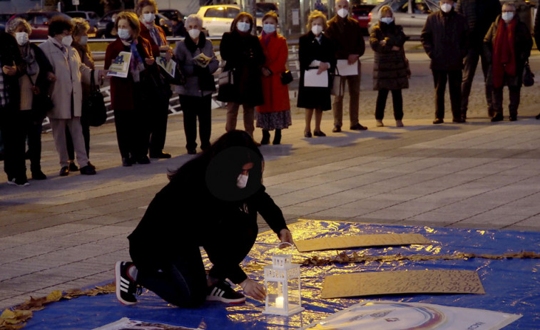 Más de un centenar de personas participaron en el círculo de silencio por el día de la pobreza