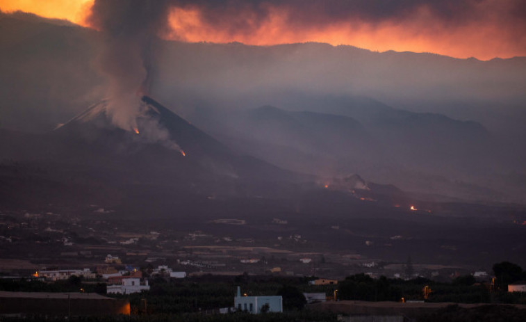 La erupción del volcán sigue a la baja pero no finalizará a corto plazo