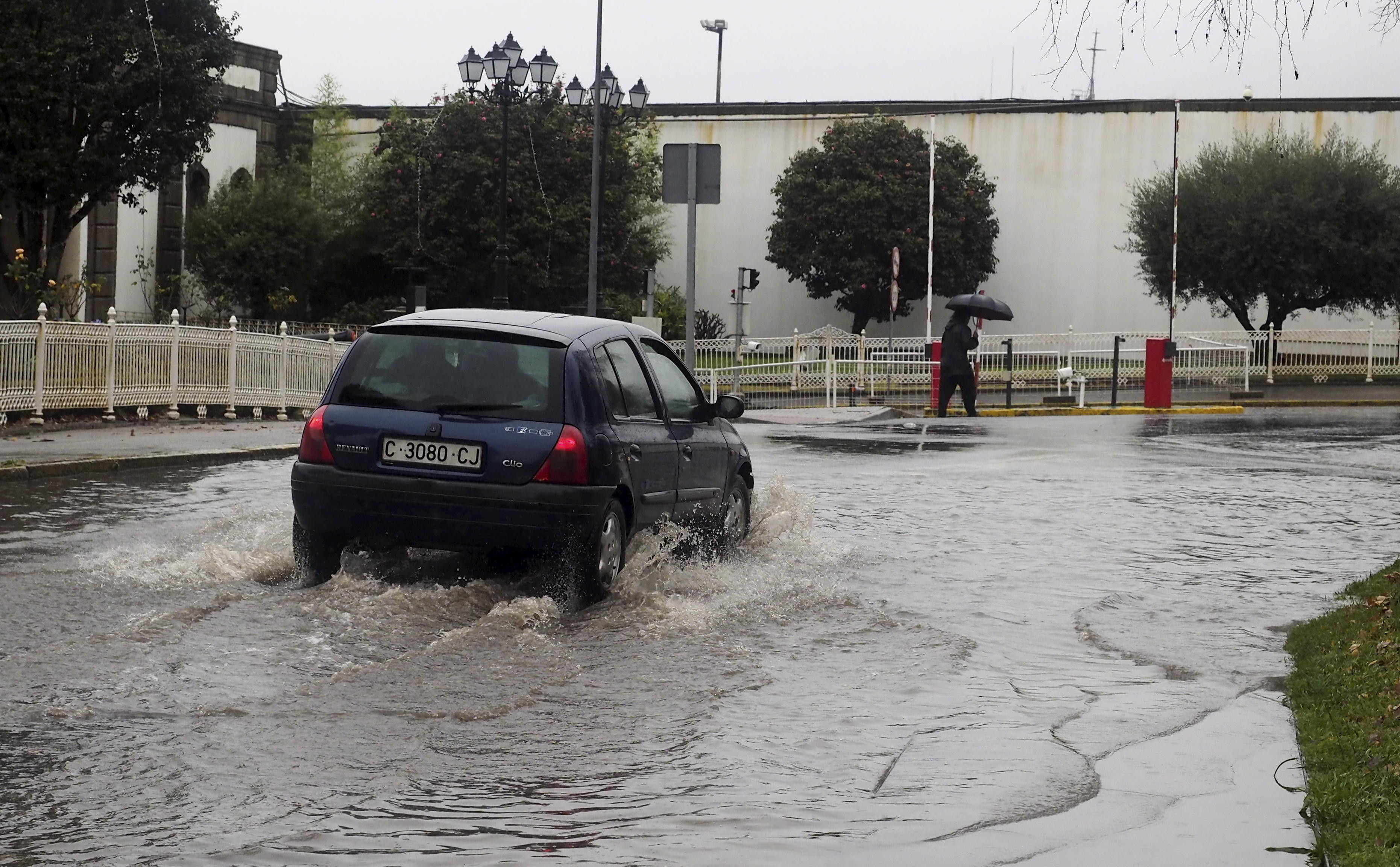 Las Fuertes Lluvias Provocan Varias Inundaciones Por Toda La Ciudad