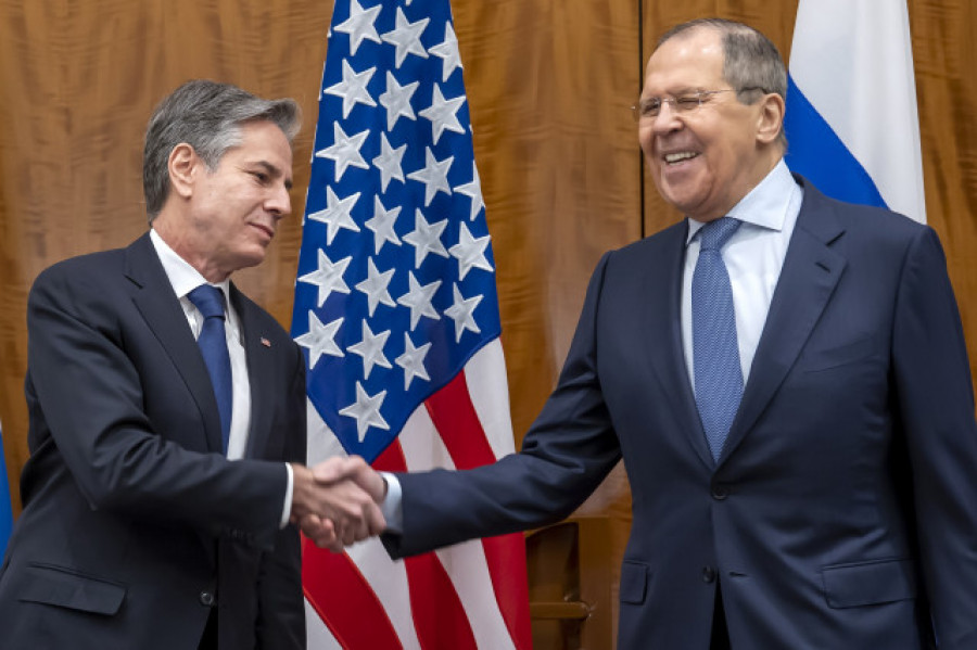 Lavrov y Blinken se reúnen para rebajar tensión en torno Ucrania