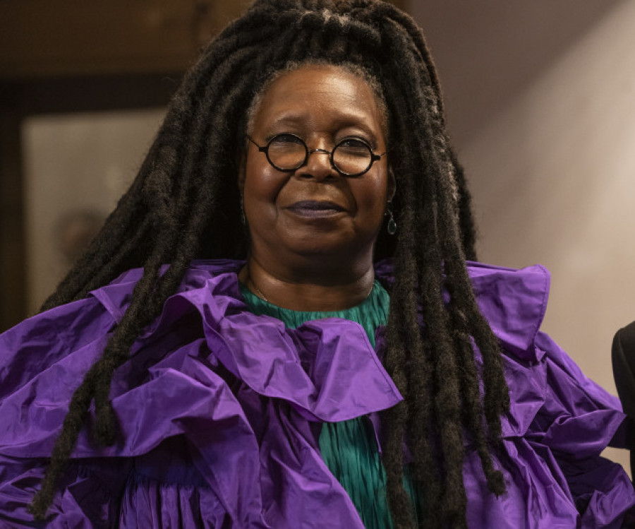 Whoopi Goldberg suspendida de presentadora por comentario sobre el Holocausto