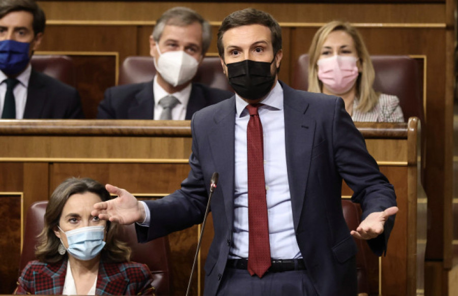 Pablo Casado no se fía de la oferta de Pedro Sánchez para hacer un cordón sanitario a Vox