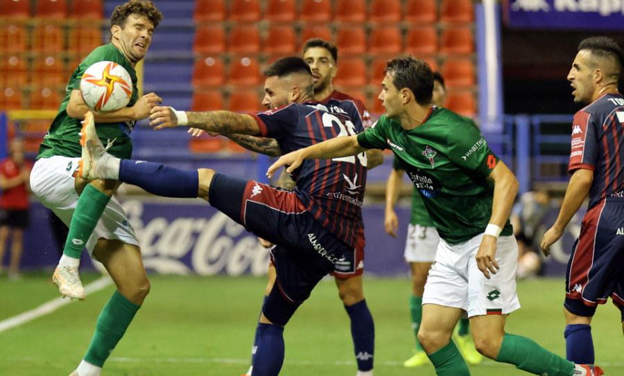 La plantilla del Extremadura anuncia hoy si finalmente juega en Ferrol