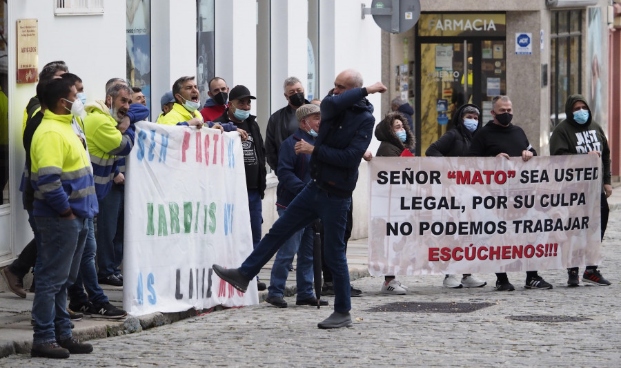 El primer pleno con público devolvió también la tensión y las protestas