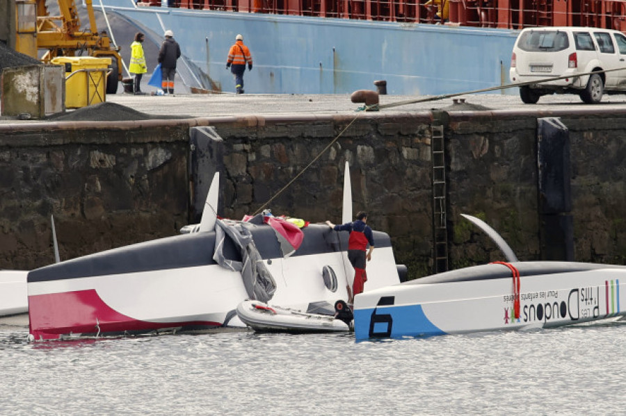 Atraca en Cariño el trimarán cuyo tripulante fue rescatado el lunes