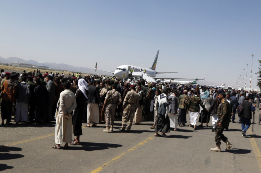 Reabre el aeropuerto de Saná para vuelos comerciales tras 6 años cerrado