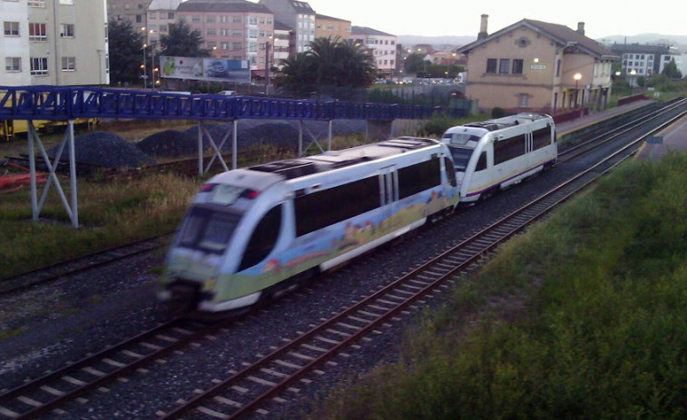 Viajes reivindicativos en tren para reclamar mejoras en la línea que une Ferrol y Ribadeo