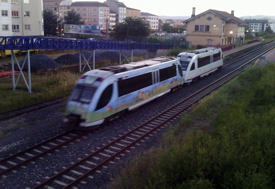 Viajes reivindicativos en tren para reclamar mejoras en la línea que une Ferrol y Ribadeo