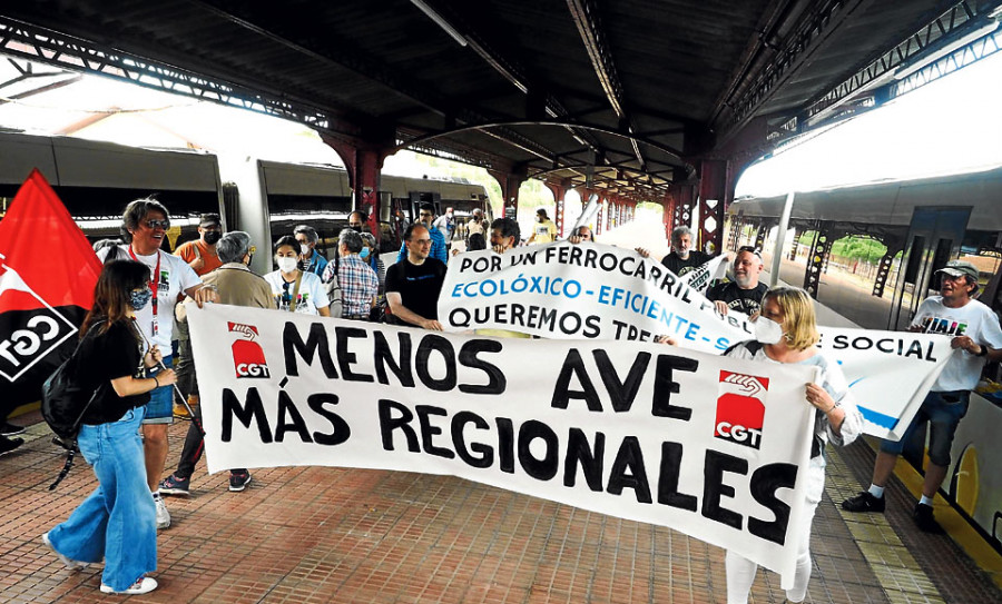 Viaje reivindicativo entre Ferrol y Ribadeo con la idea de “non perder o tren”