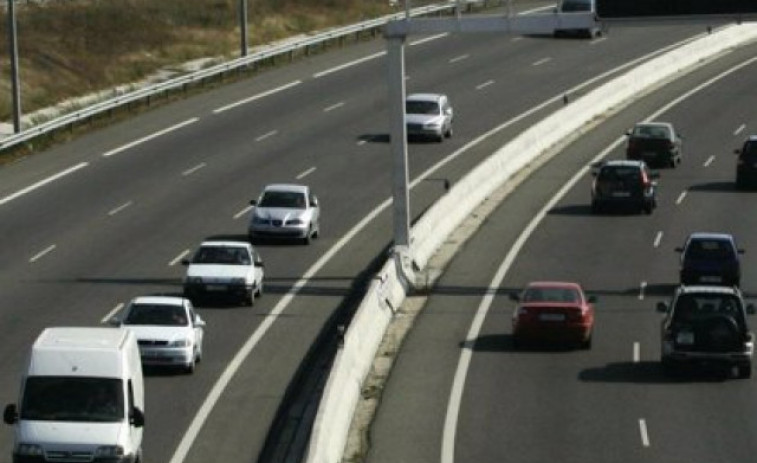 Muere un conductor al caerle encima otro coche cuando circulaba por la EX-A1