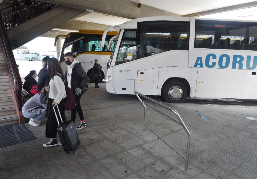 La plataforma por un transporte digno abre una vía de diálogo con la delegada de la Xunta