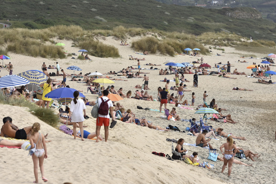 Rescatan a un hombre en una zona de rocas de Doniño