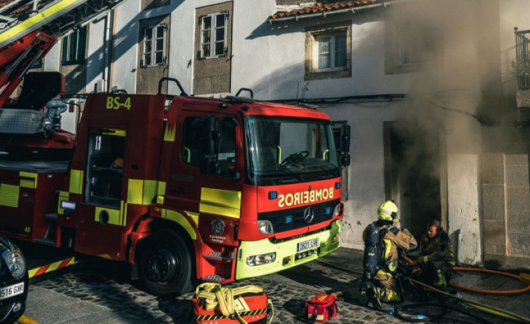 Fallece un Bombero en prácticas en Santiago atropellado por un autobús durante un operativo de extinción