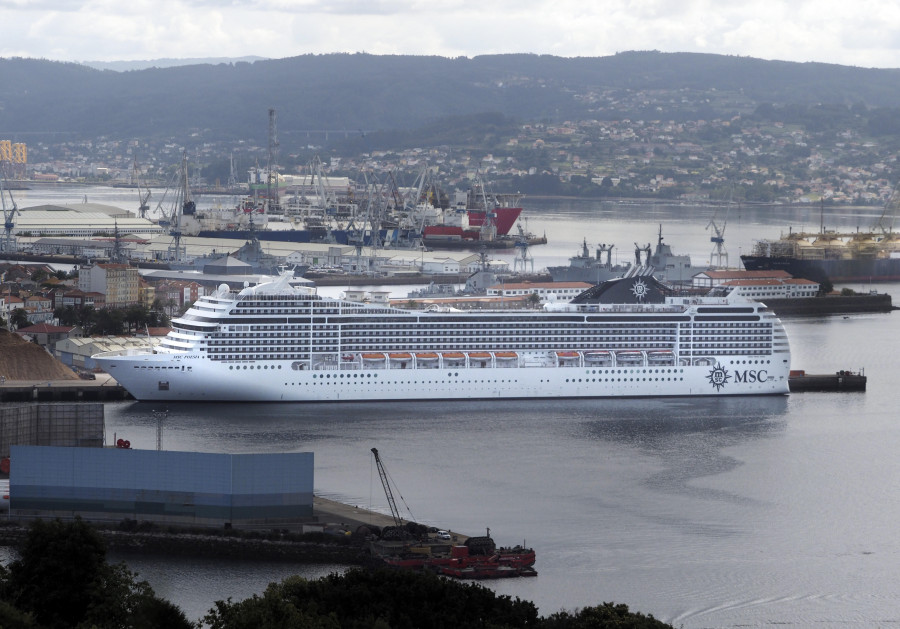 El MSC Poesía volvió a llenar de turistas la ciudad