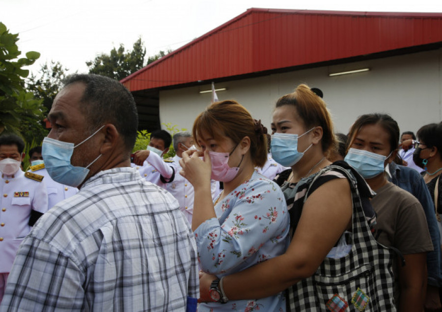 Los familiares lloran a las víctimas de la matanza en la guardería de Tailandia