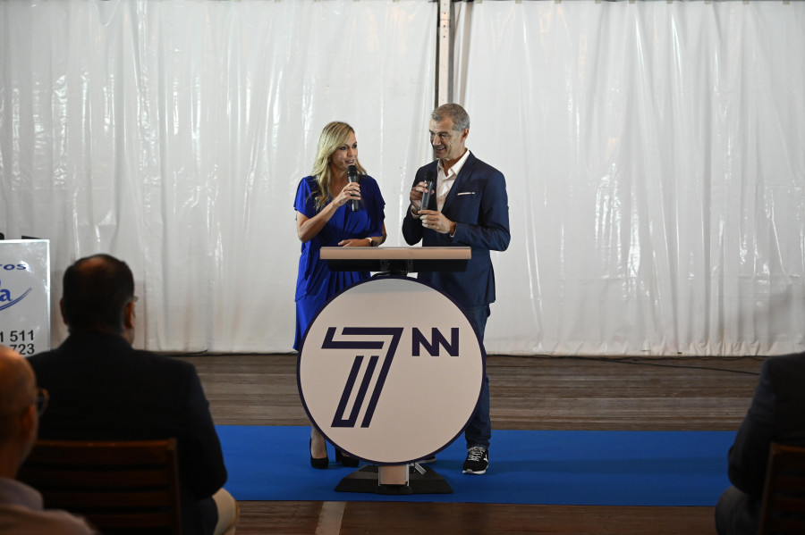 Toni Cantó y María Vico presentaron en Narón la emisión en Galicia de 7NN