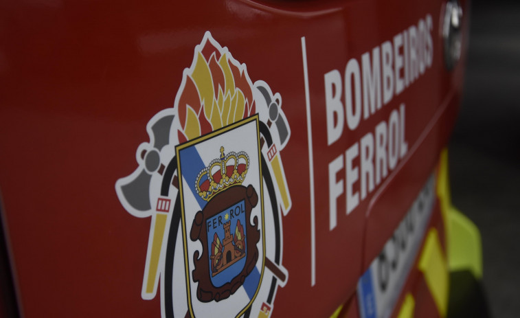 Apagado un incendio en una nave de maderas de San Sadurniño