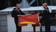 La Unidad de Buceo de Ferrol desactiva un proyectil hallado en el puerto de Santurce