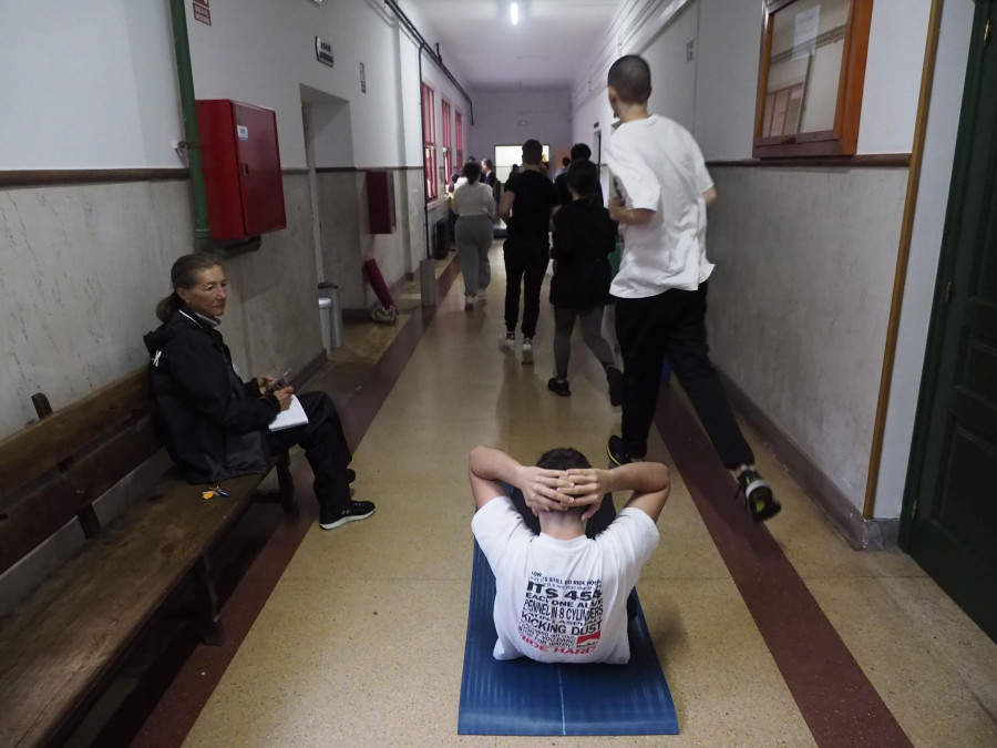 Clases de Educación Física en los pasillos del IES Concepción Arenal