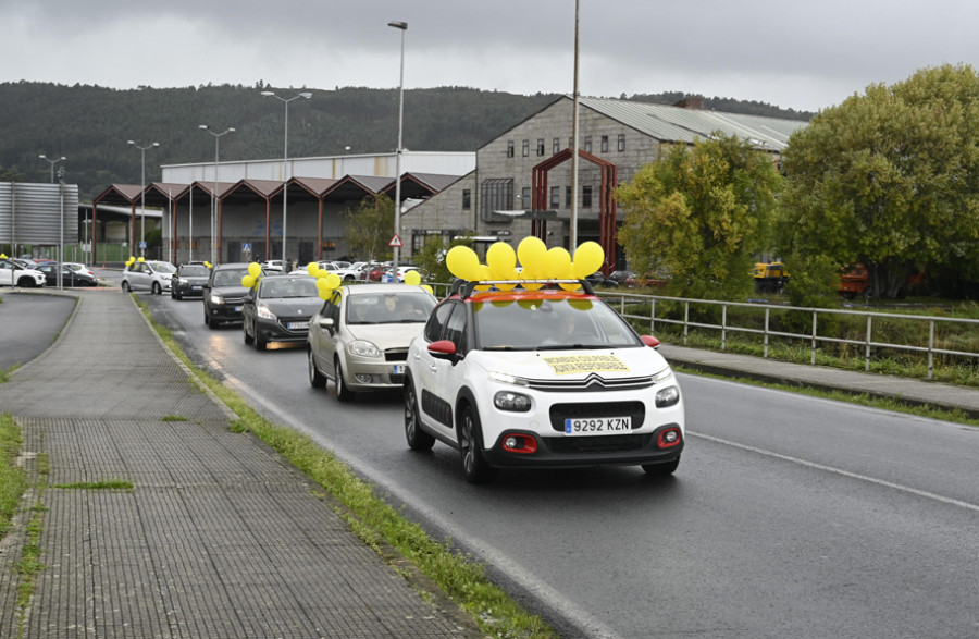 Caravana de coches para reclamar mejoras en el transporte público