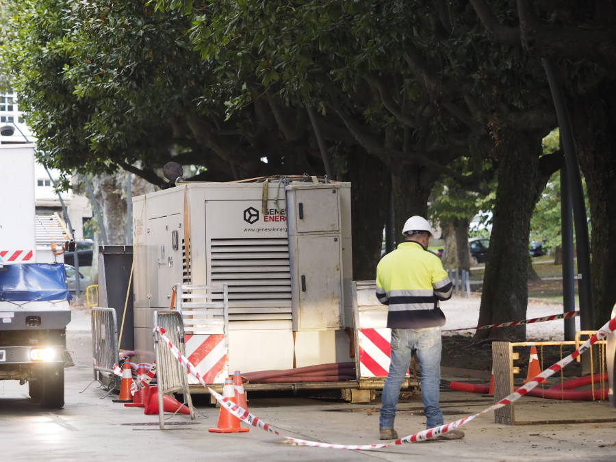 Una explosión en el transformador del Cantón deja sin luz a los vecinos del centro