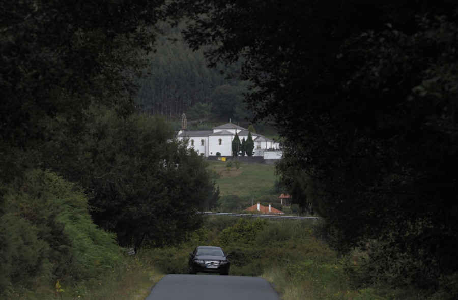 La limpieza de cunetas en la zona rural enfrenta al gobierno y al PP