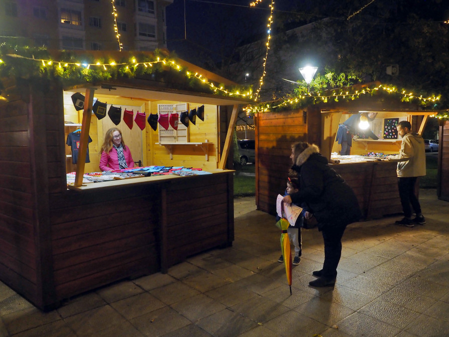 O Poboado de Nadal do Concello naronés botou a andar na praza da Gándara