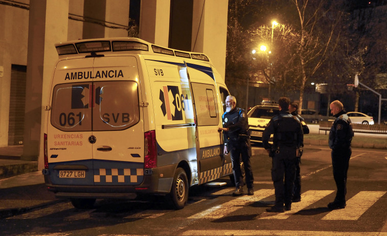 Movilizados los bomberos de Ferrol a causa de un incendio en una cocina del barrio de Esteiro