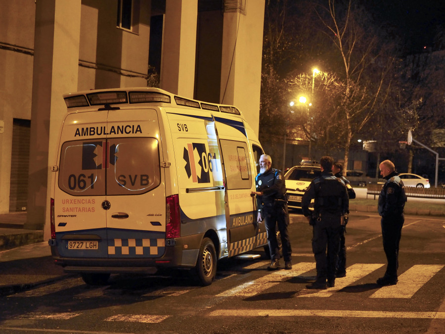 Movilizados los bomberos de Ferrol a causa de un incendio en una cocina del barrio de Esteiro