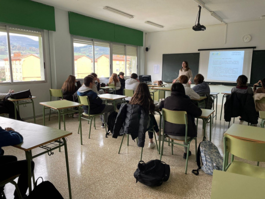 La mitad de alumnos recurre a clases particulares que  son el 15% del gasto educativo