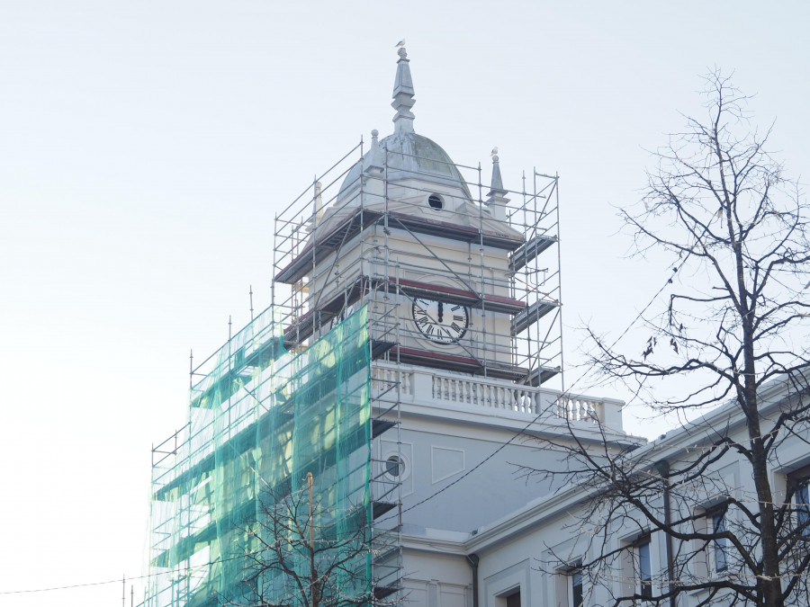 Los trabajos del Palacio Municipal se centran ahora en reparaciones en la torre del reloj