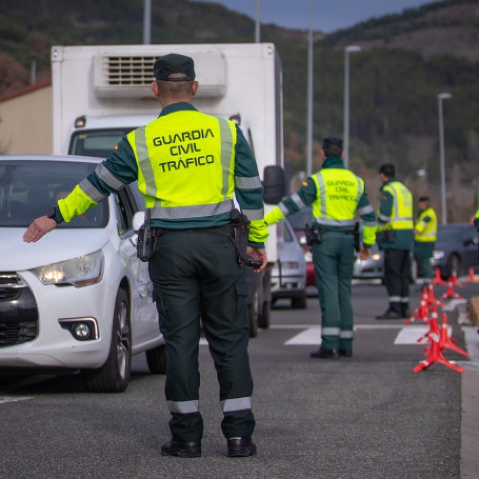 Un conductor ebrio atropella a dos guardias civiles que regulaban el tráfico tras un accidente en Vigo