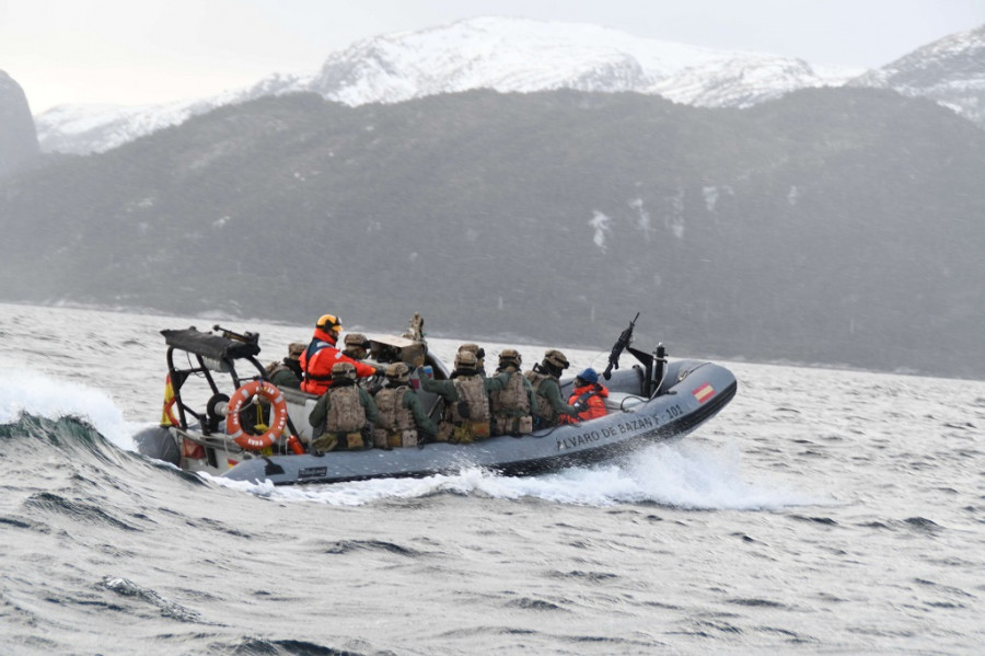 La fragata "Álvaro de Bazán" cruza el Círculo Polar Ártico en su despliegue con la OTAN