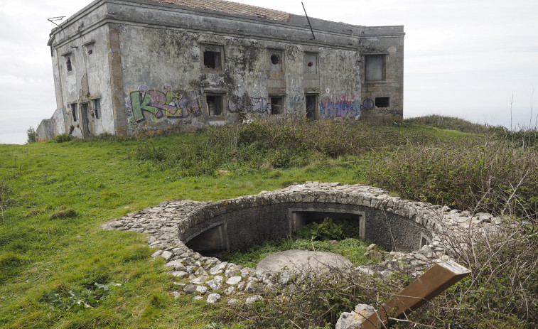 El PSOE lamenta que Ferrol quede a la cola del proyecto de baterías de costa