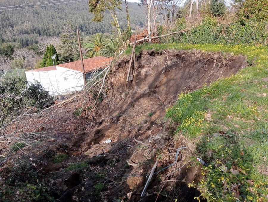 El grupo popular denuncia que el talud de Doniños lleva dos años sin arreglarse