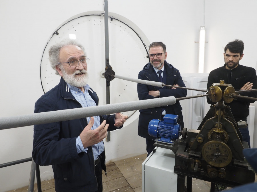 Las horas vuelven a sonar en Ferrol con el renovado reloj del consistorio