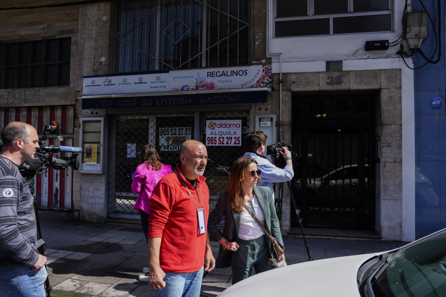 Una mujer y su hija, heridas al precipitarse desde un quinto piso en Avilés