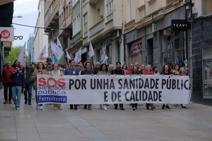 Cientos de personas secundan en Ferrol la protesta de apoyo a la Atención Primaria