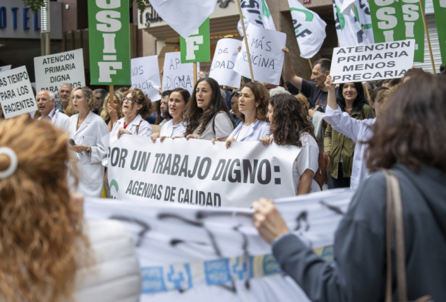 Cuatro de cada diez médicos busca ayuda para su salud mental, 2,5 veces más que  en el año 2020