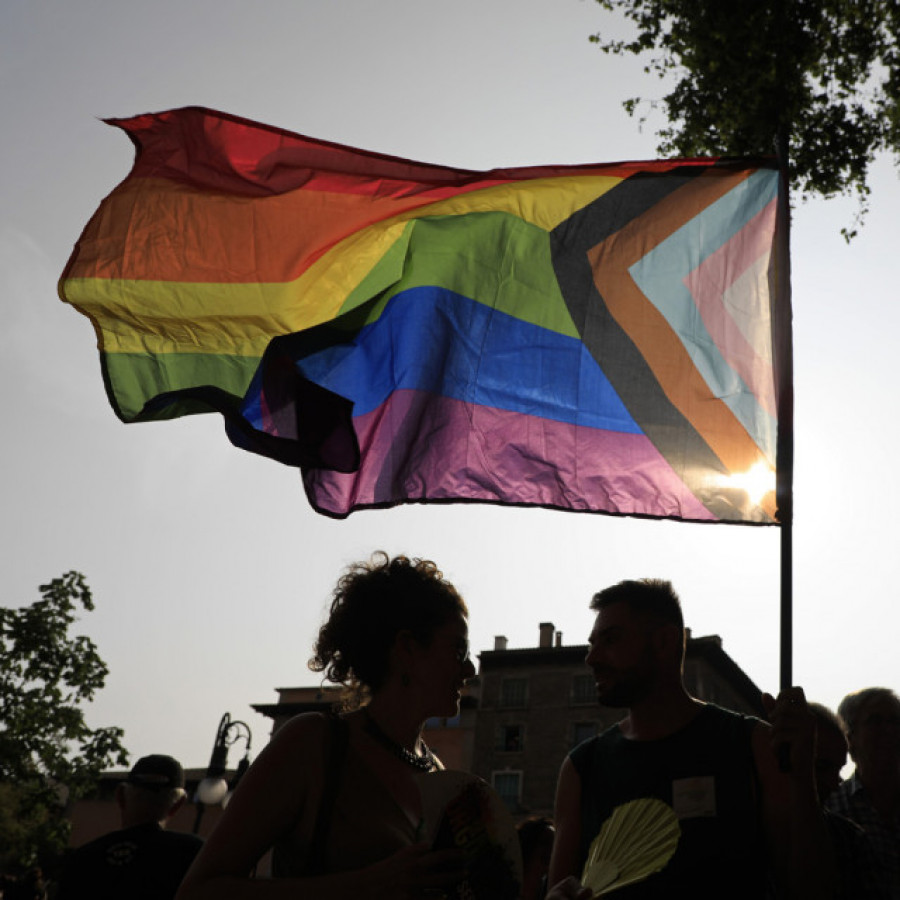 Banderas, manifiestos y primeras marchas: el Orgullo LGTBI vuelve a salir a la calle