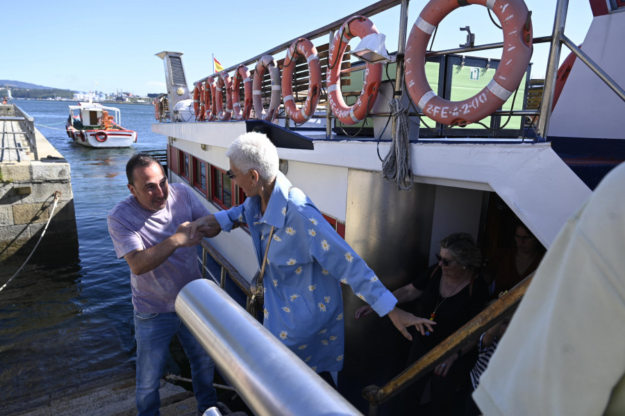 Los puertos de Ferrol y Mugardos, más cerca por mar durante el verano