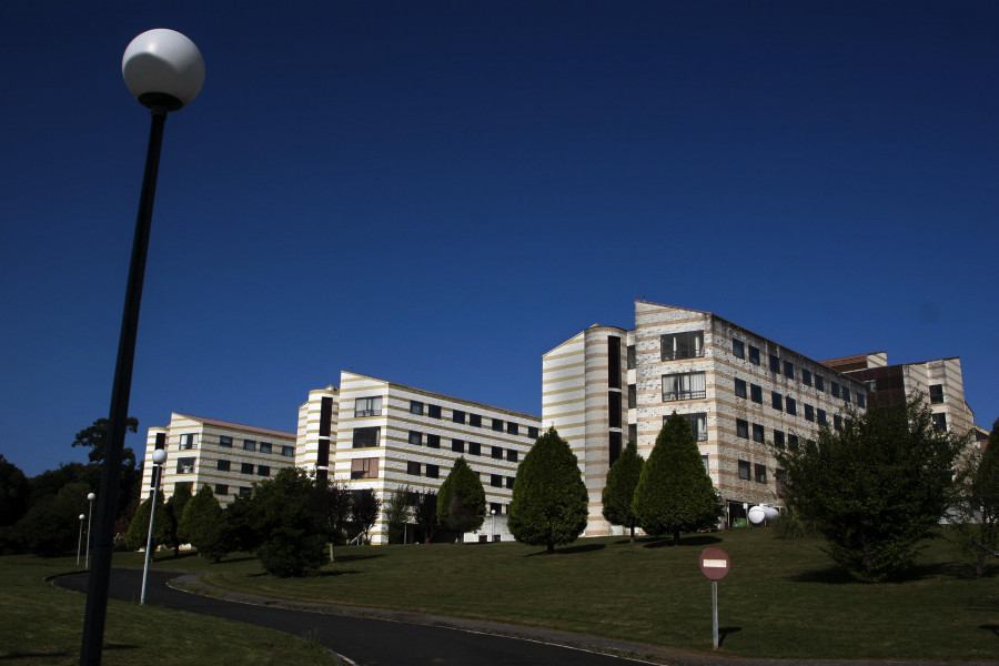 Más de 200 firmas de apoyo a la concesionaria de la cafetería del Hospital Naval de Ferrol