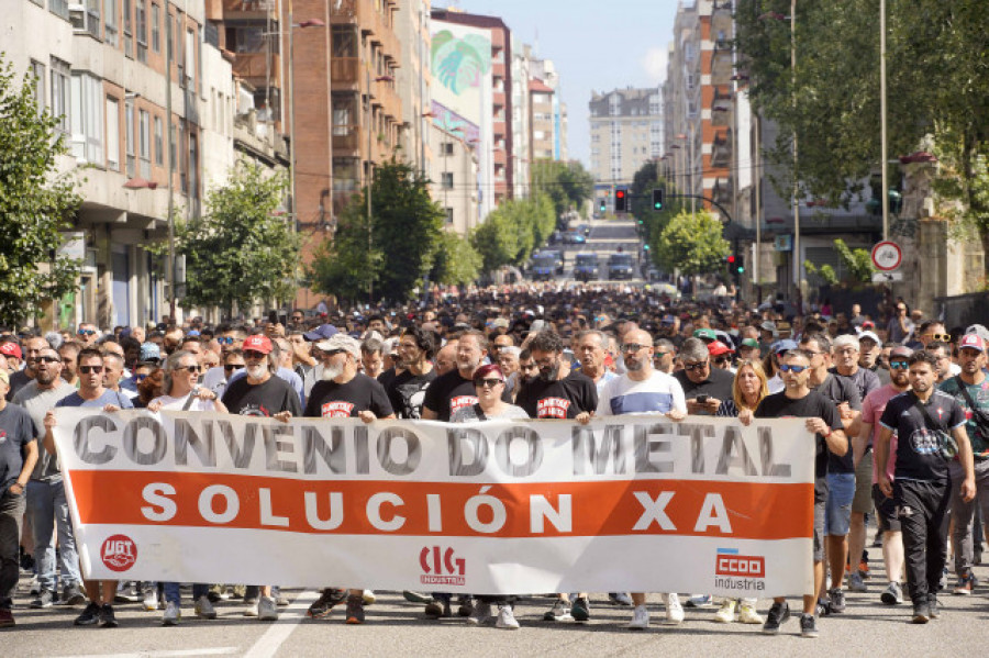 Tensión en la protesta del metal en Vigo, con cargas policiales ante la factoría de Stellantis